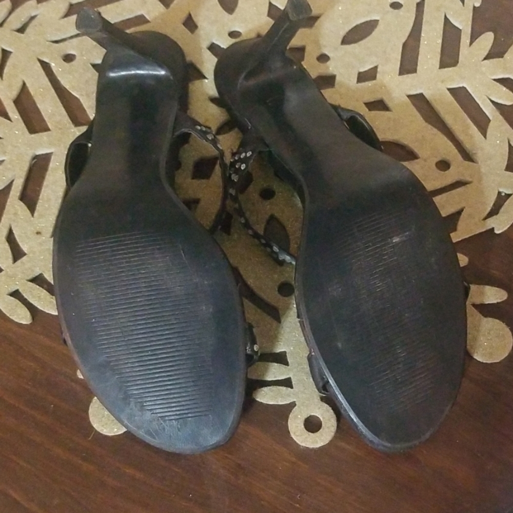 Heels - Picture 3 of 4